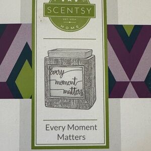 Scentsy Every Moment Matters Candle Holder in Green and Purple